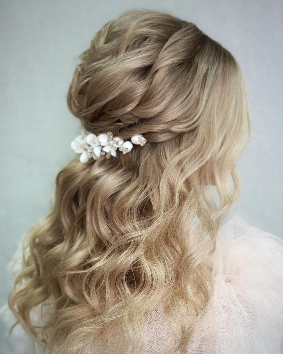 Keep These 25 Prom Hairstyles Fit For A Queen On Your Radar For 2024   Romantic Half Up Half Down Hairstyle 960x1200 