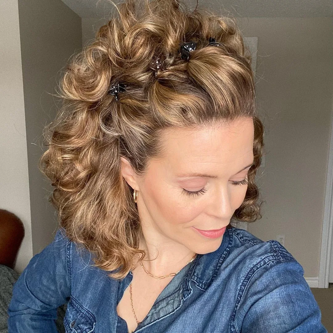 voluminous short curly hairstyle with small claw clips