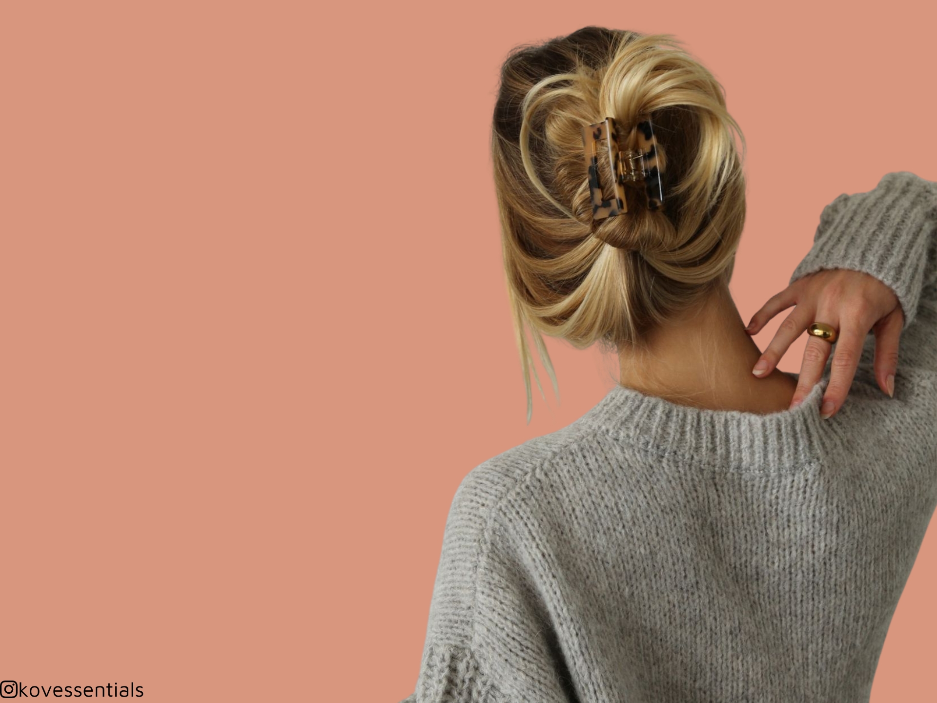 18 Must-Try Claw Clip Hairstyles For Long Hair