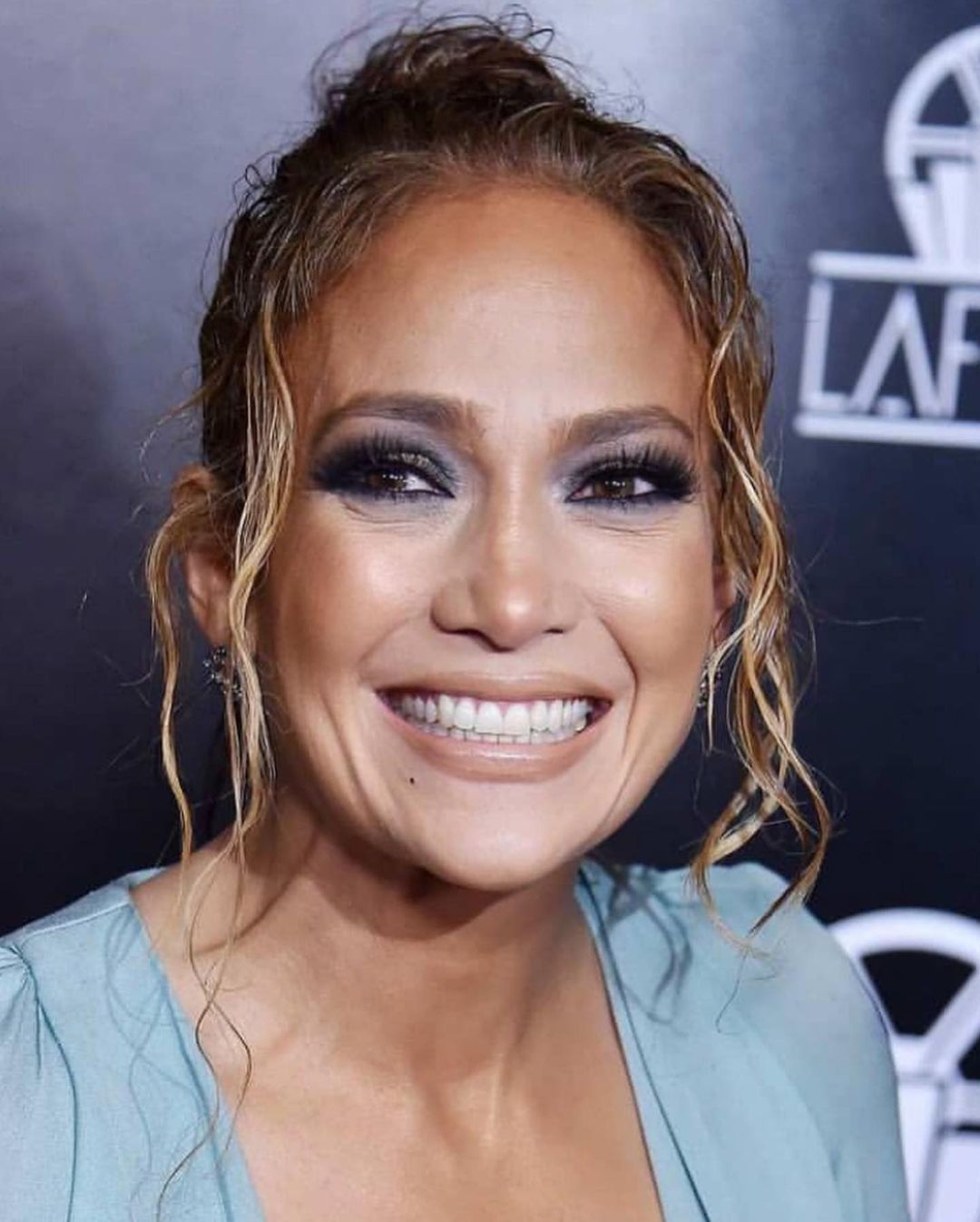 Jennifer Lopez natte knot kapsel