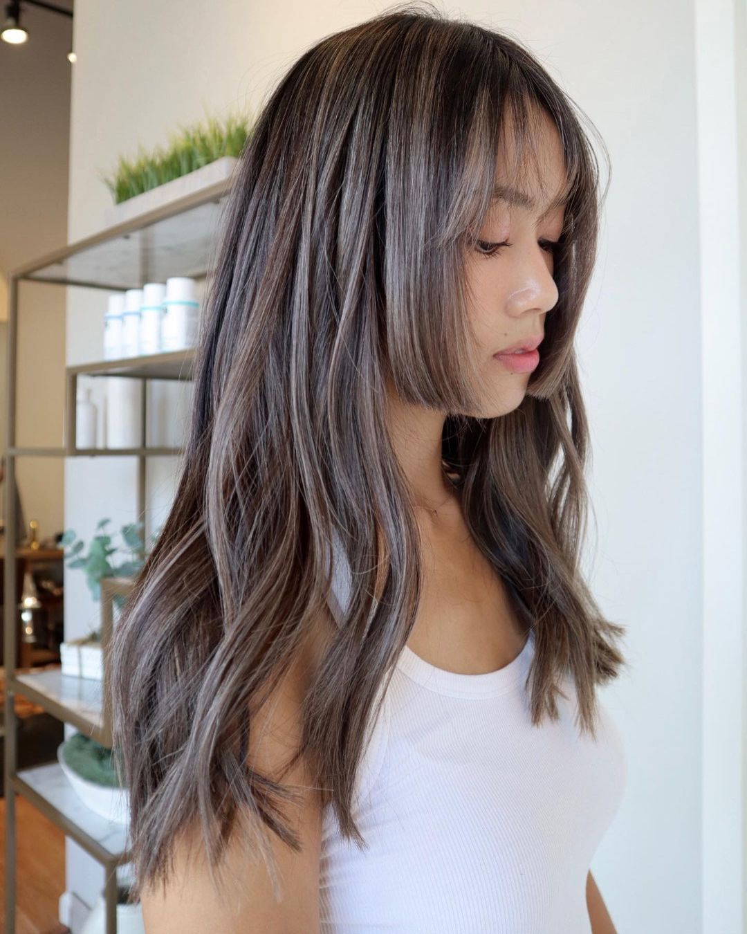pelo largo ondulado y corte hime japonés