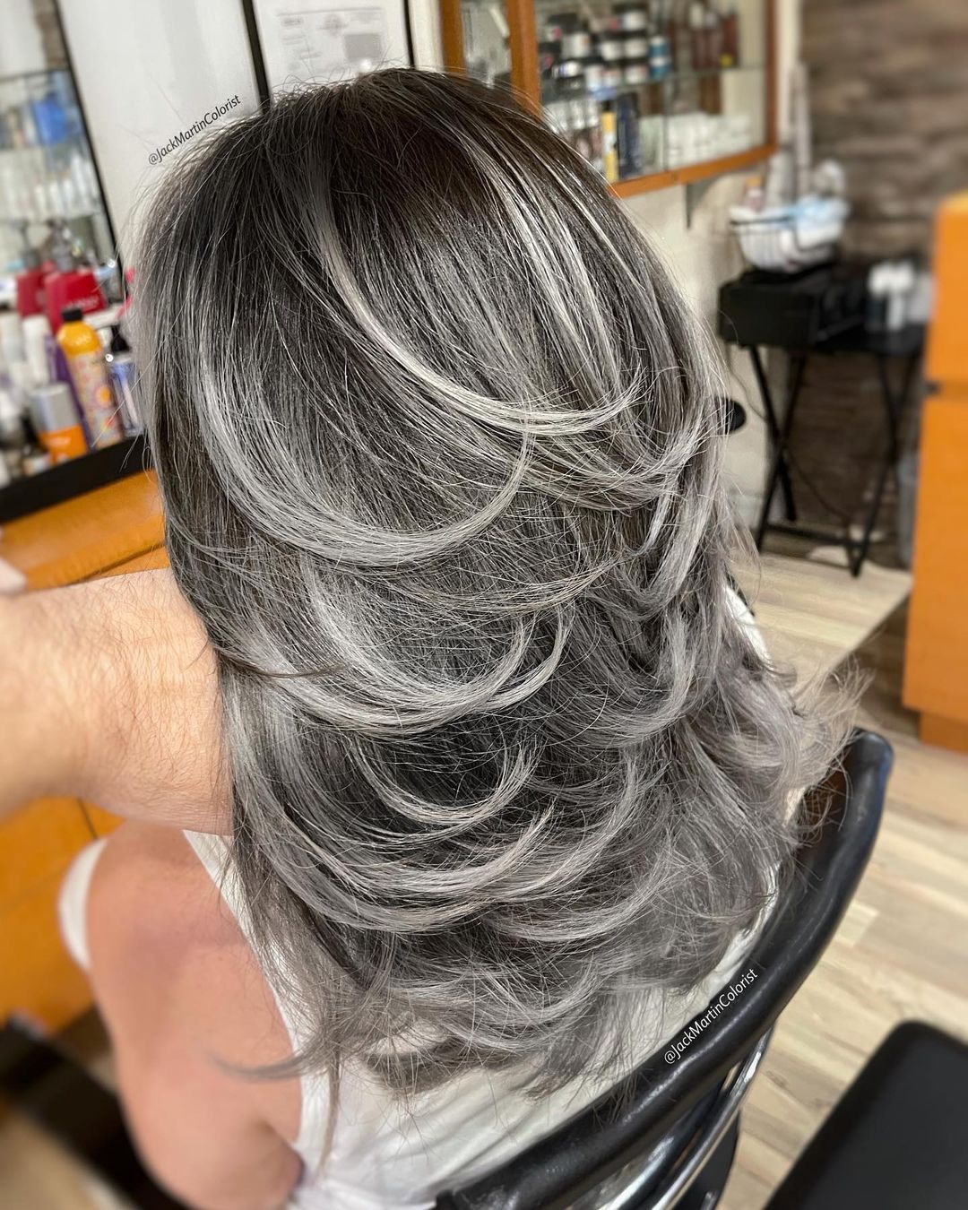 zilverkleurige balayage op zwart haar