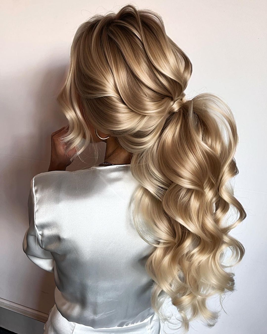 twisted low wavy blonde ponytail