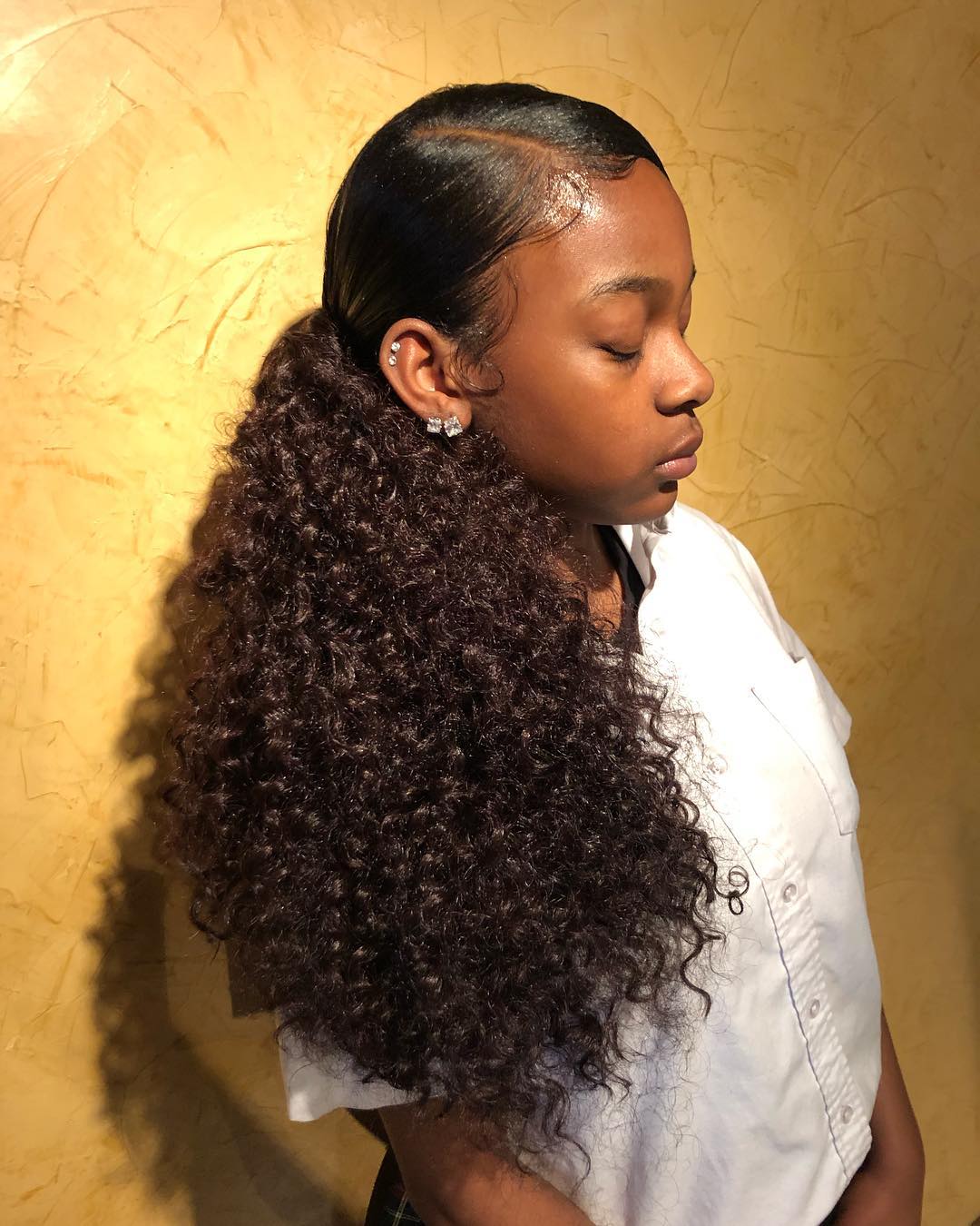 low curly side ponytail weave with side part