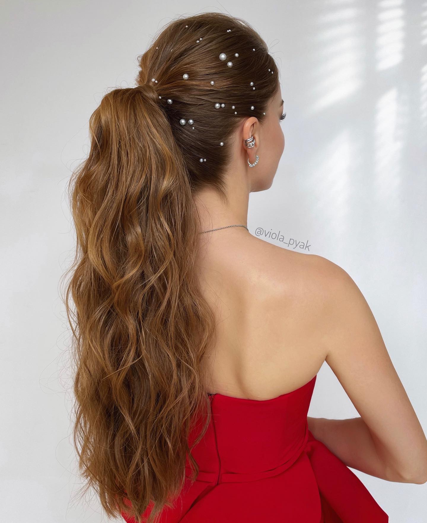 long wavy ponytail with pearls