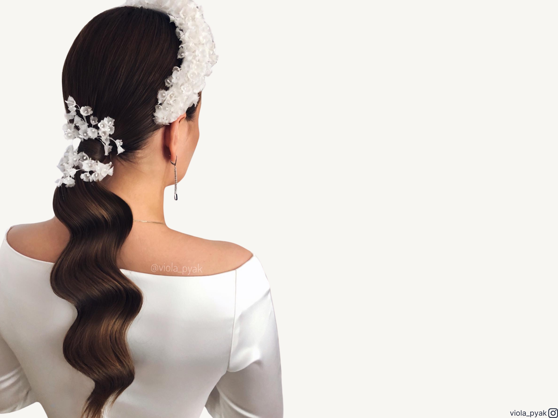 25 peinados de novia con coleta baja para novias y damas de honor