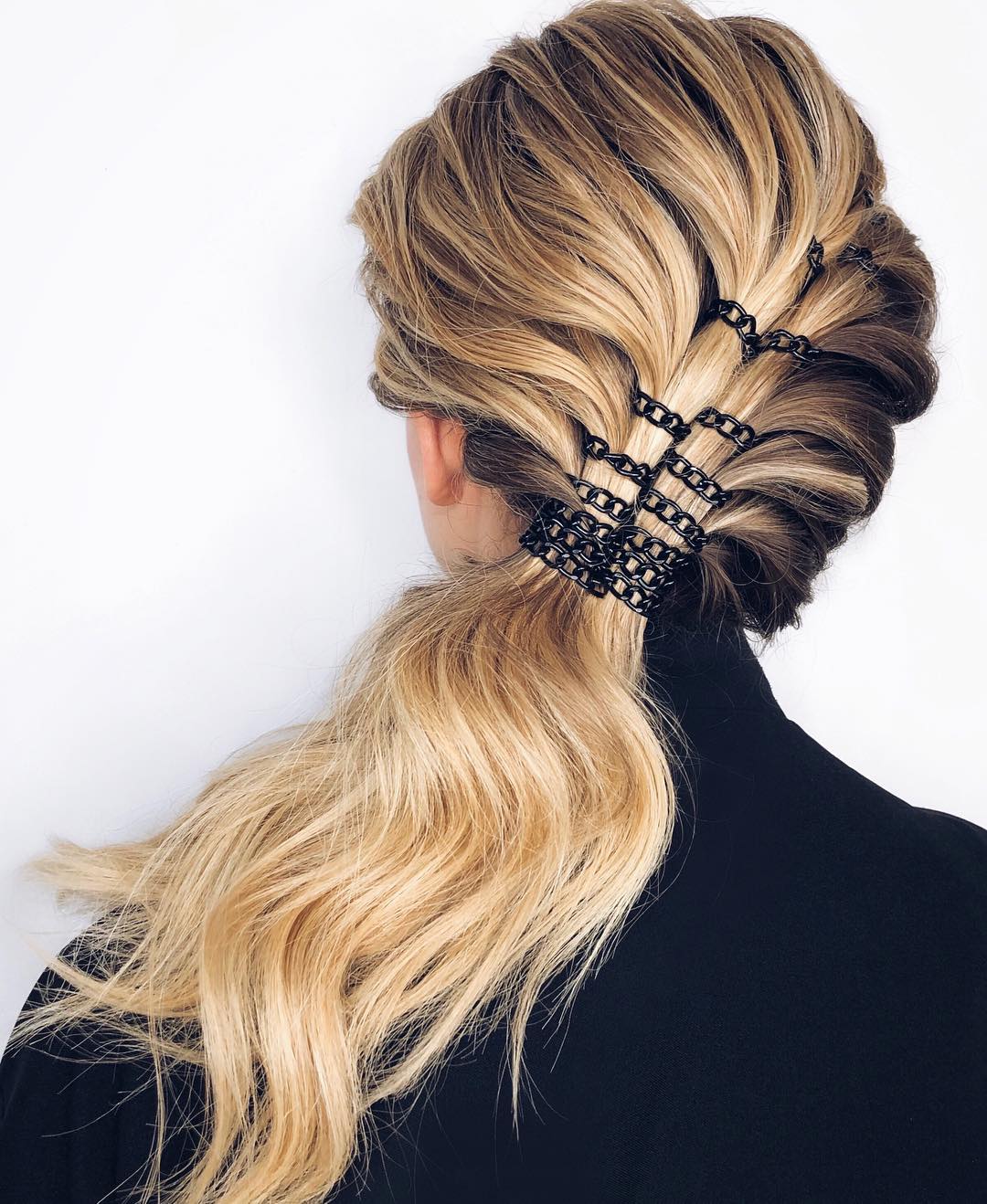 low side pony with chain accessory
