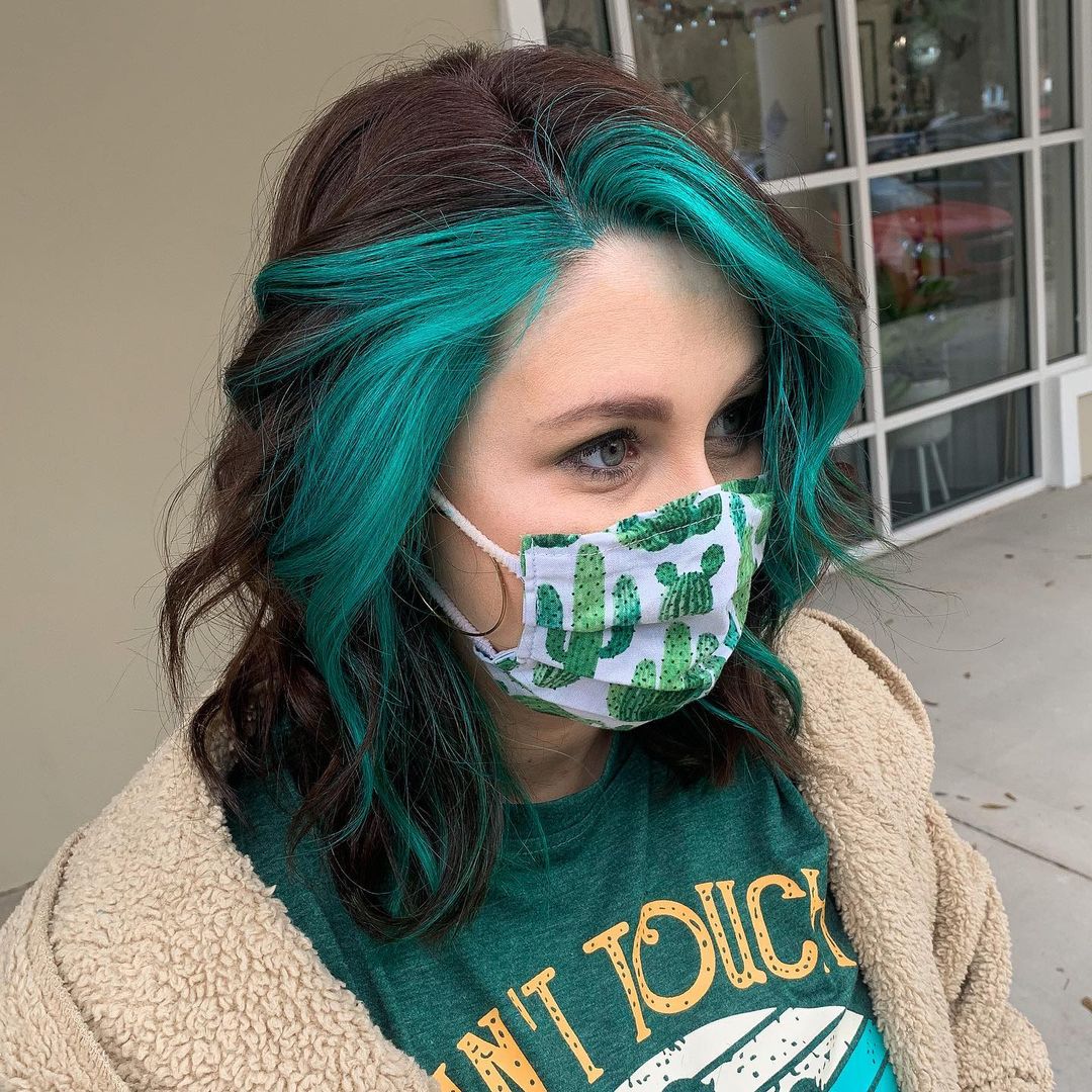 brunette with teal money piece 