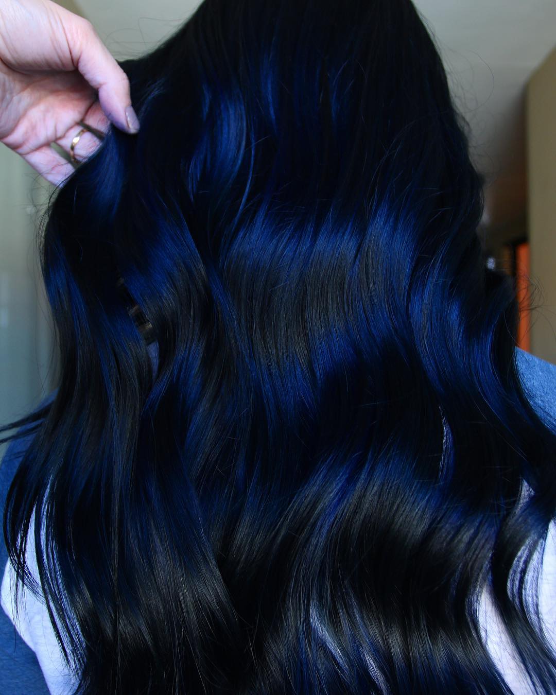 cheveux bleus noirs