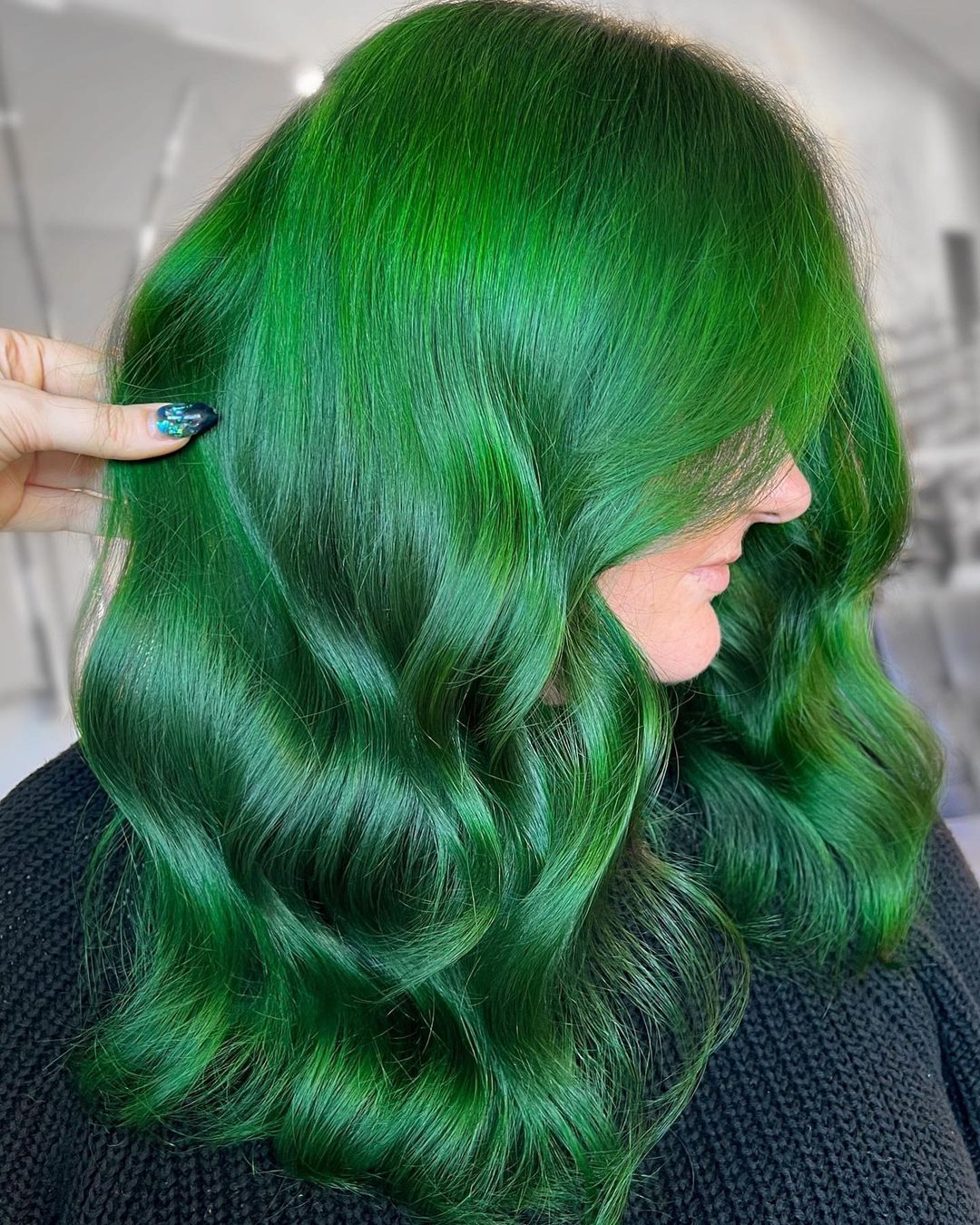 cabelo verde de comprimento médio