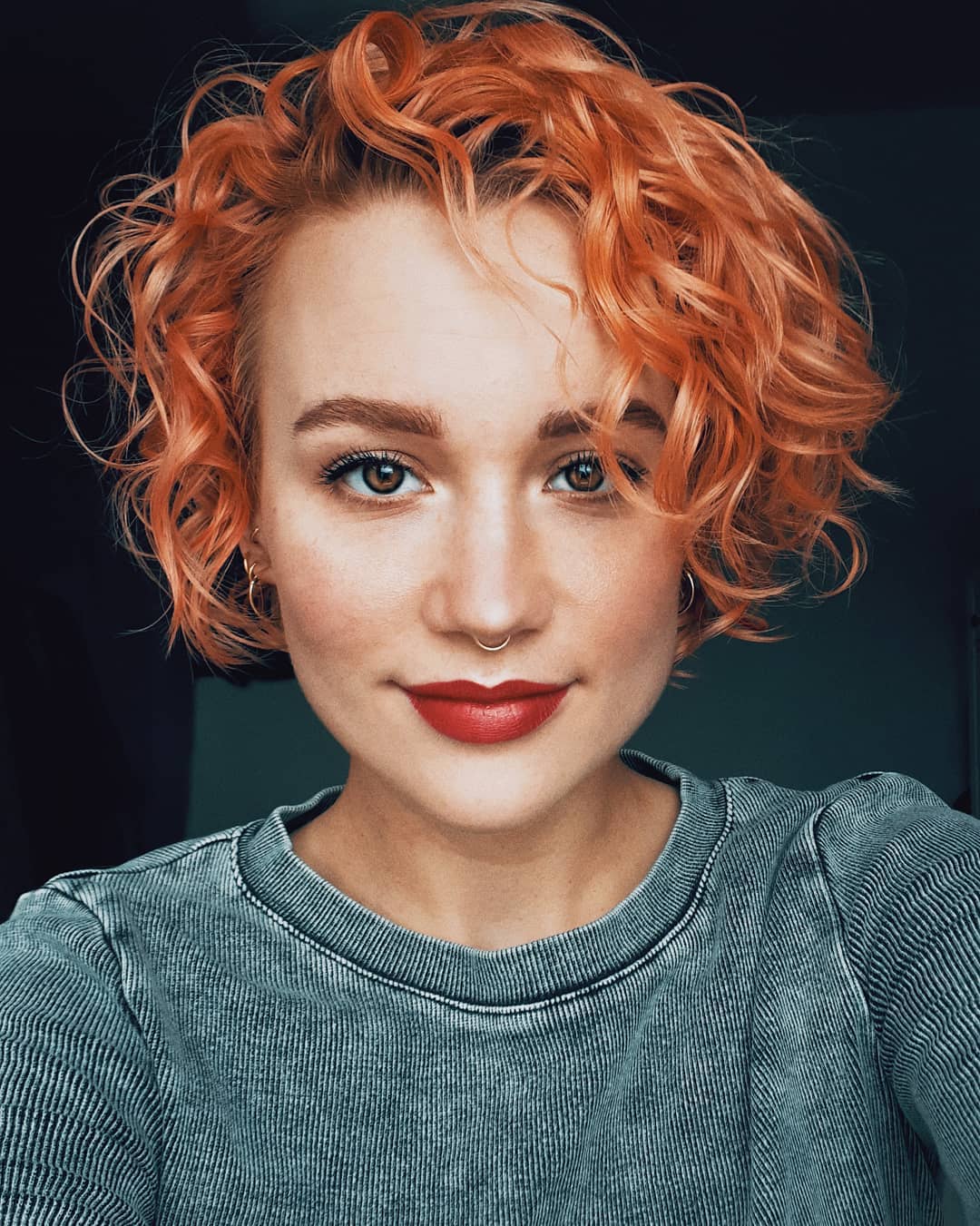 light copper short wavy hairstyle