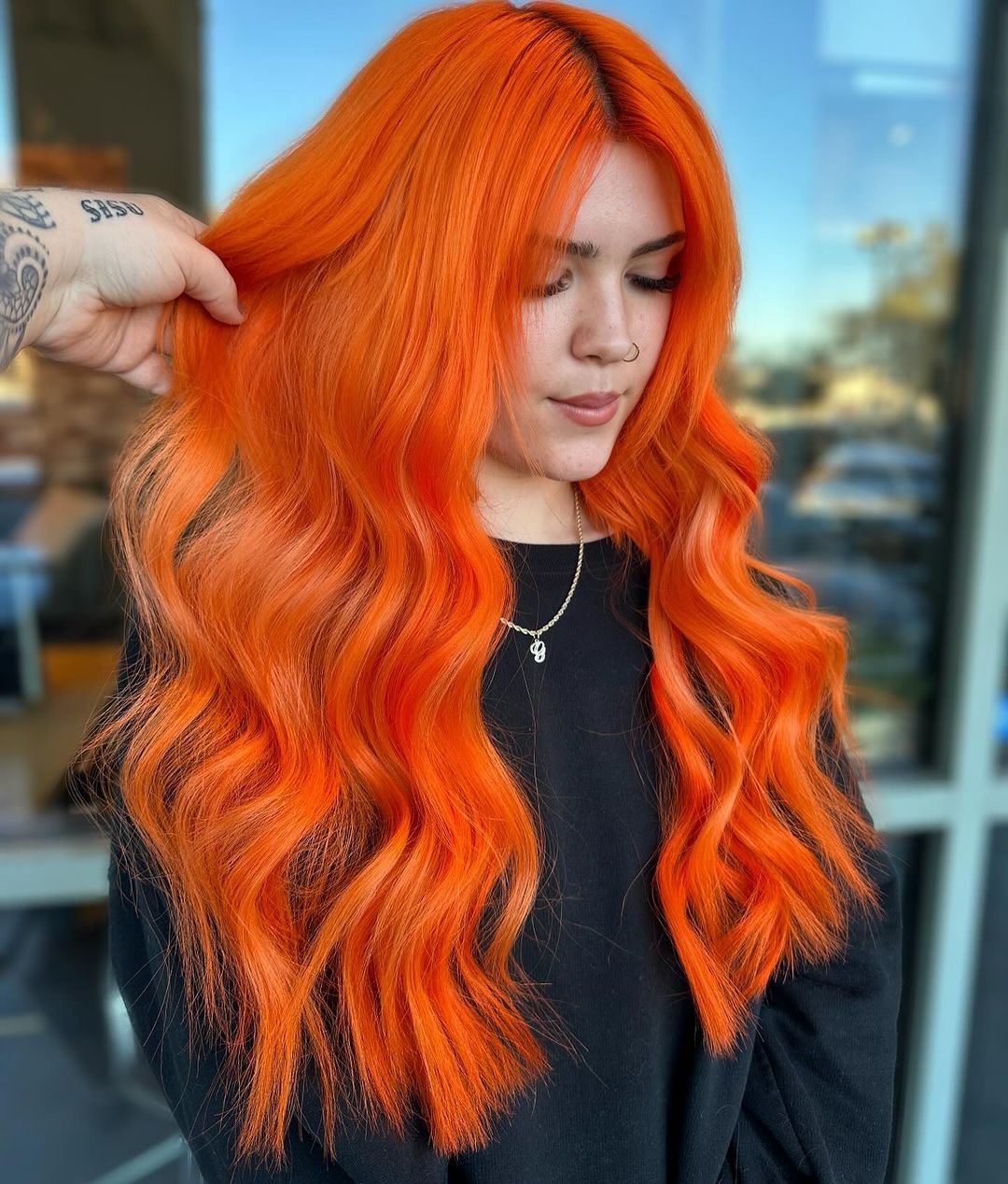 cabelo cor de laranja néon 