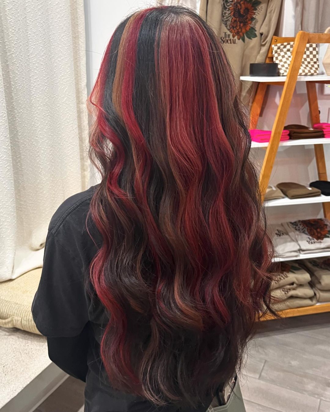 pelo rojo y negro