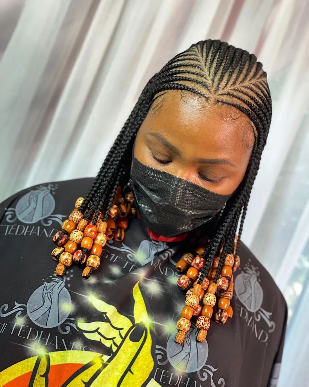 V-shaped layered braids with beads