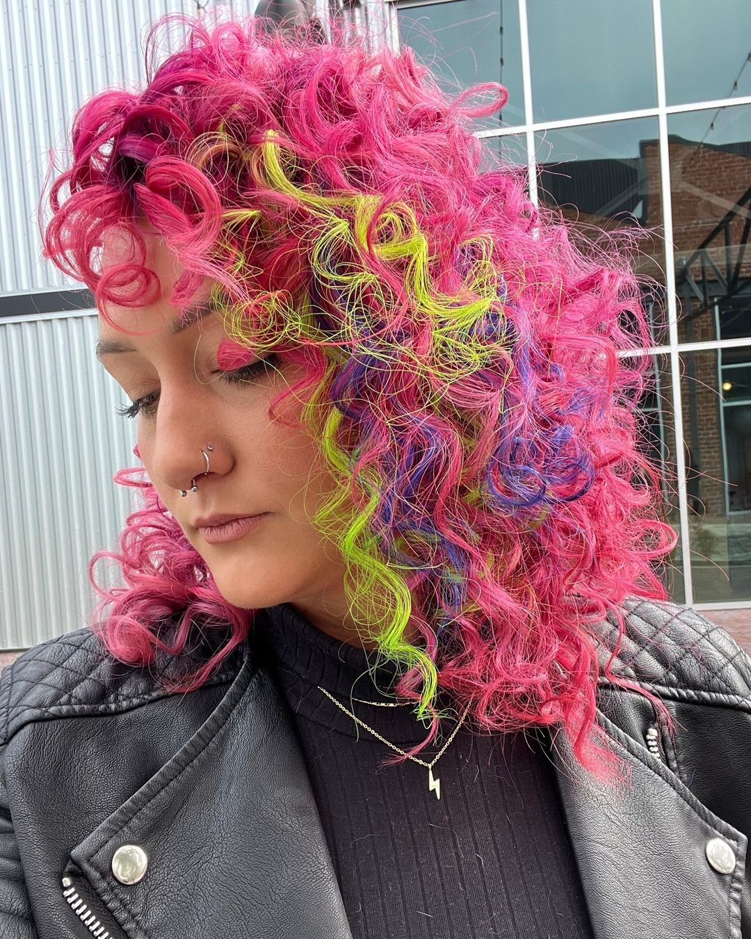 color blocking layered curly hair