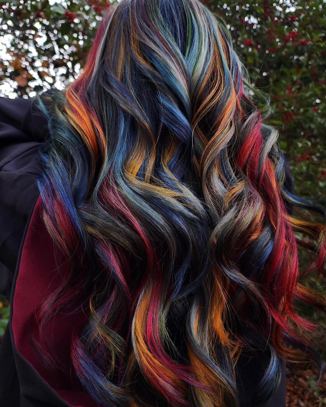 cabelo ondulado em camadas com color blocking