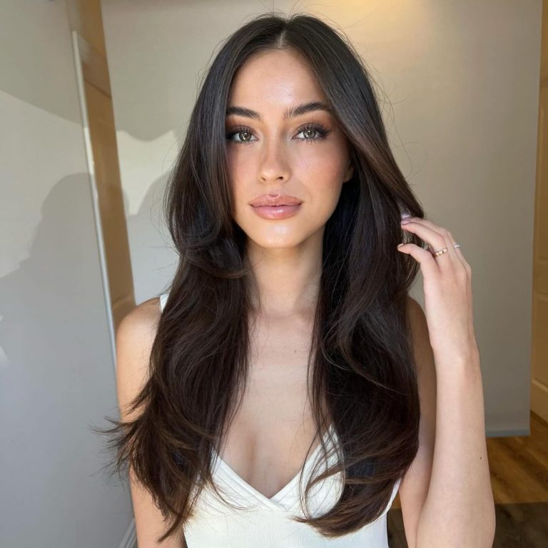  21 Straight Layered Hair Ideas For Extra Volume And Bounce