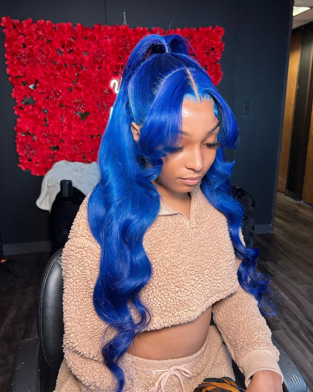 perruque ondulée bleu intense coiffure