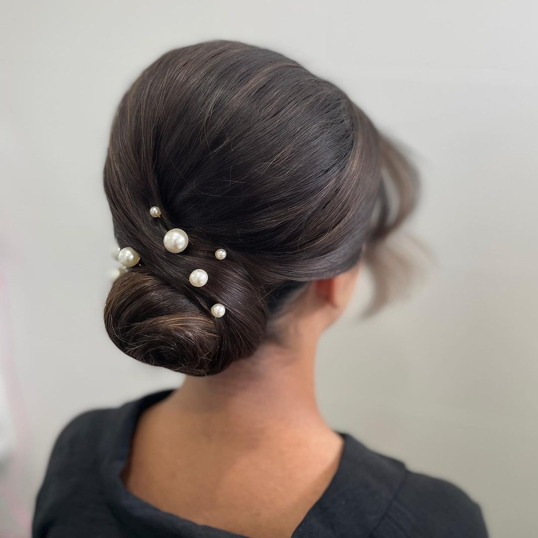 knot bun with pearls