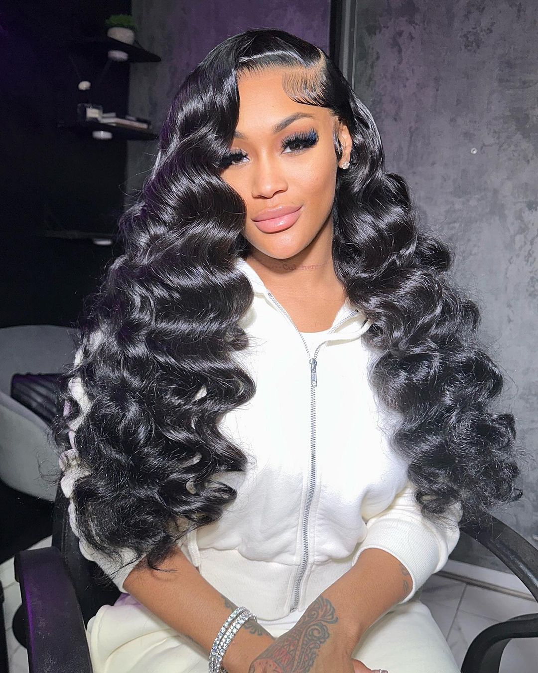 long black wet and wavy wig hairstyle