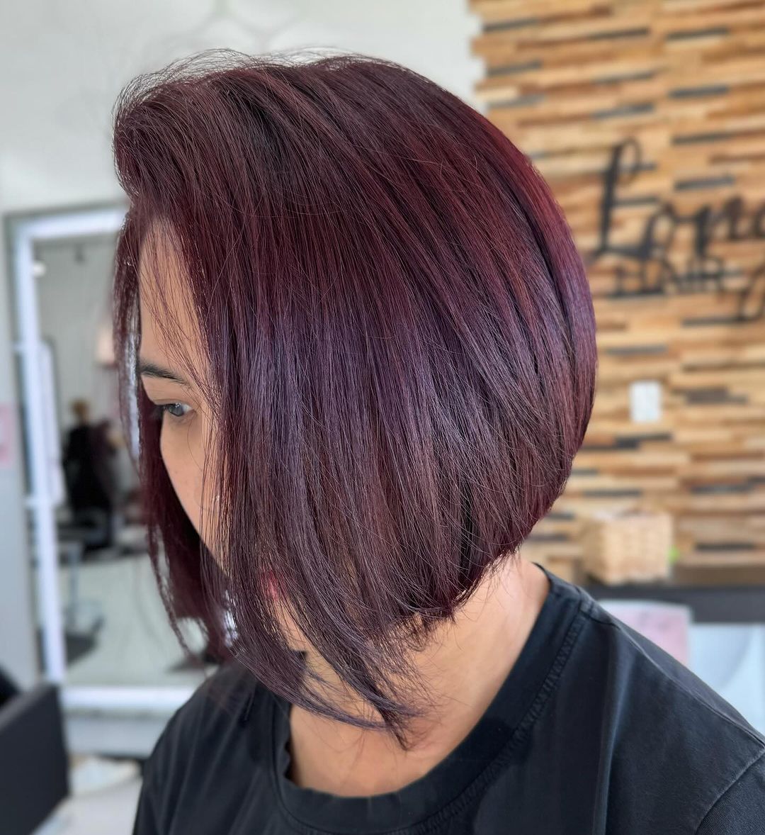 coupe de cheveux rouge violet