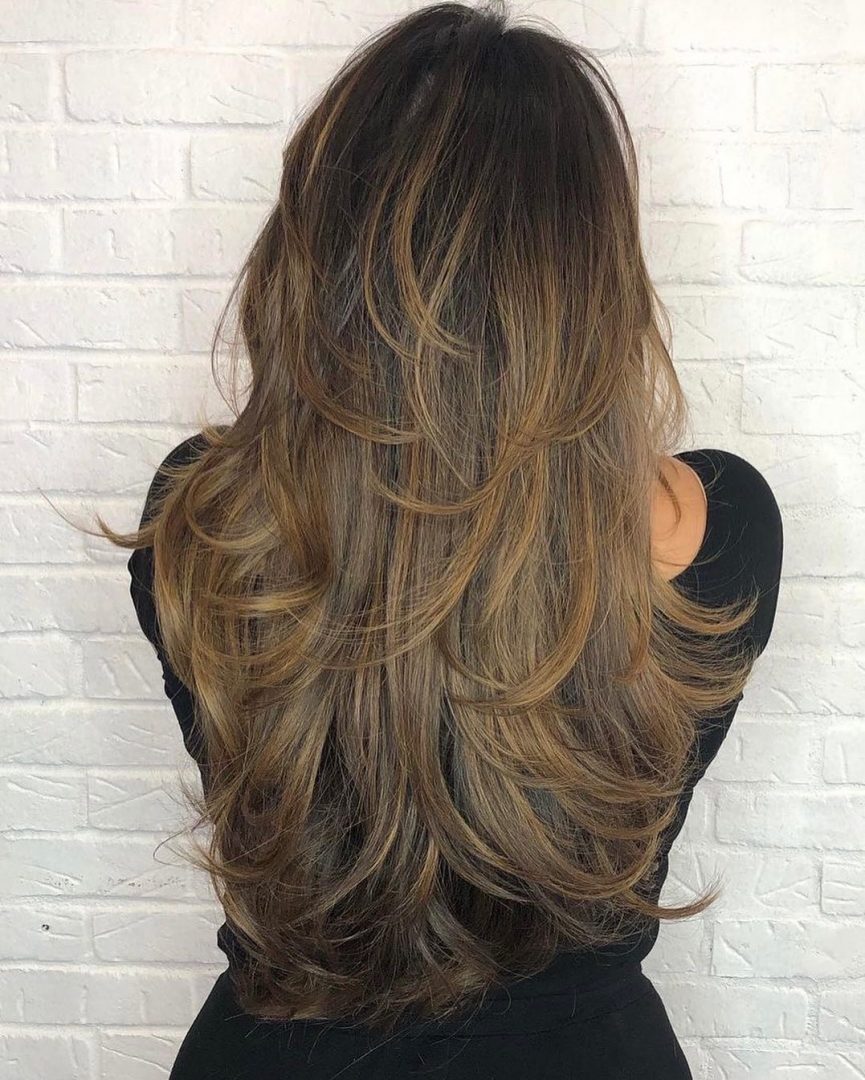 20 Most Flattering Long Layered Haircuts For Round Faces