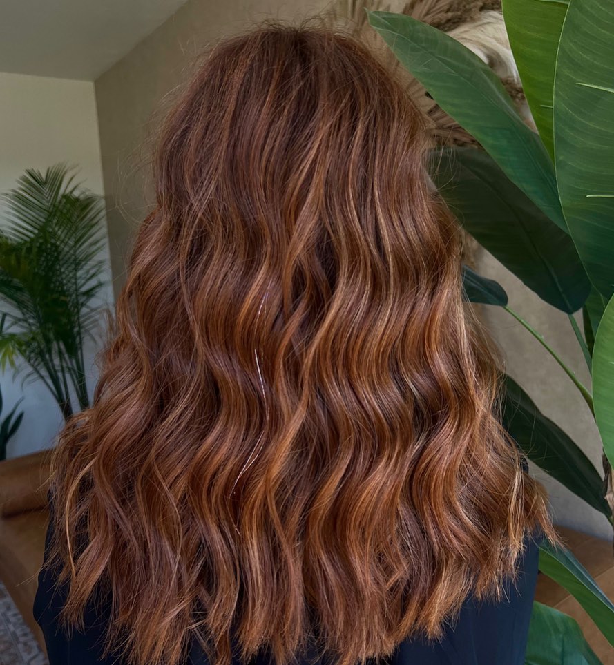 cowgirl copper with blonde highlights wavy hairstyle
