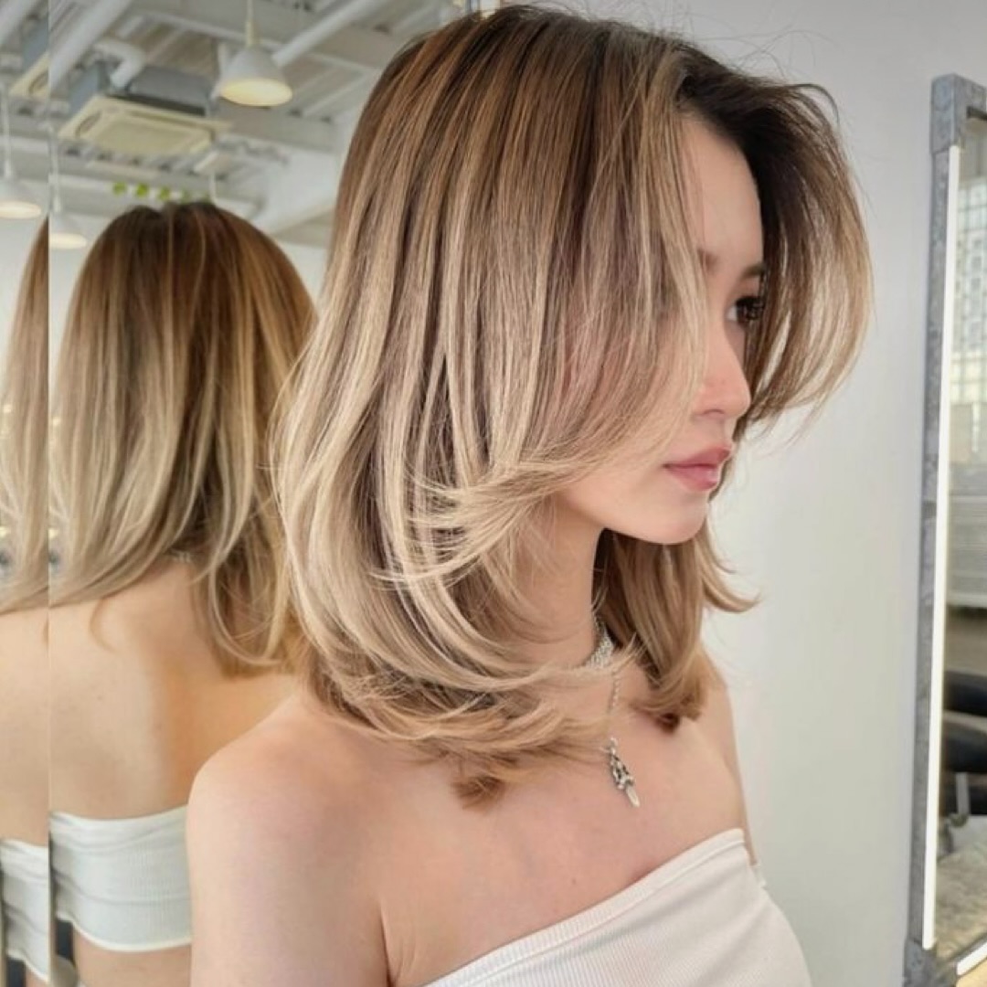 mid-length brunette hair with blonde highlights