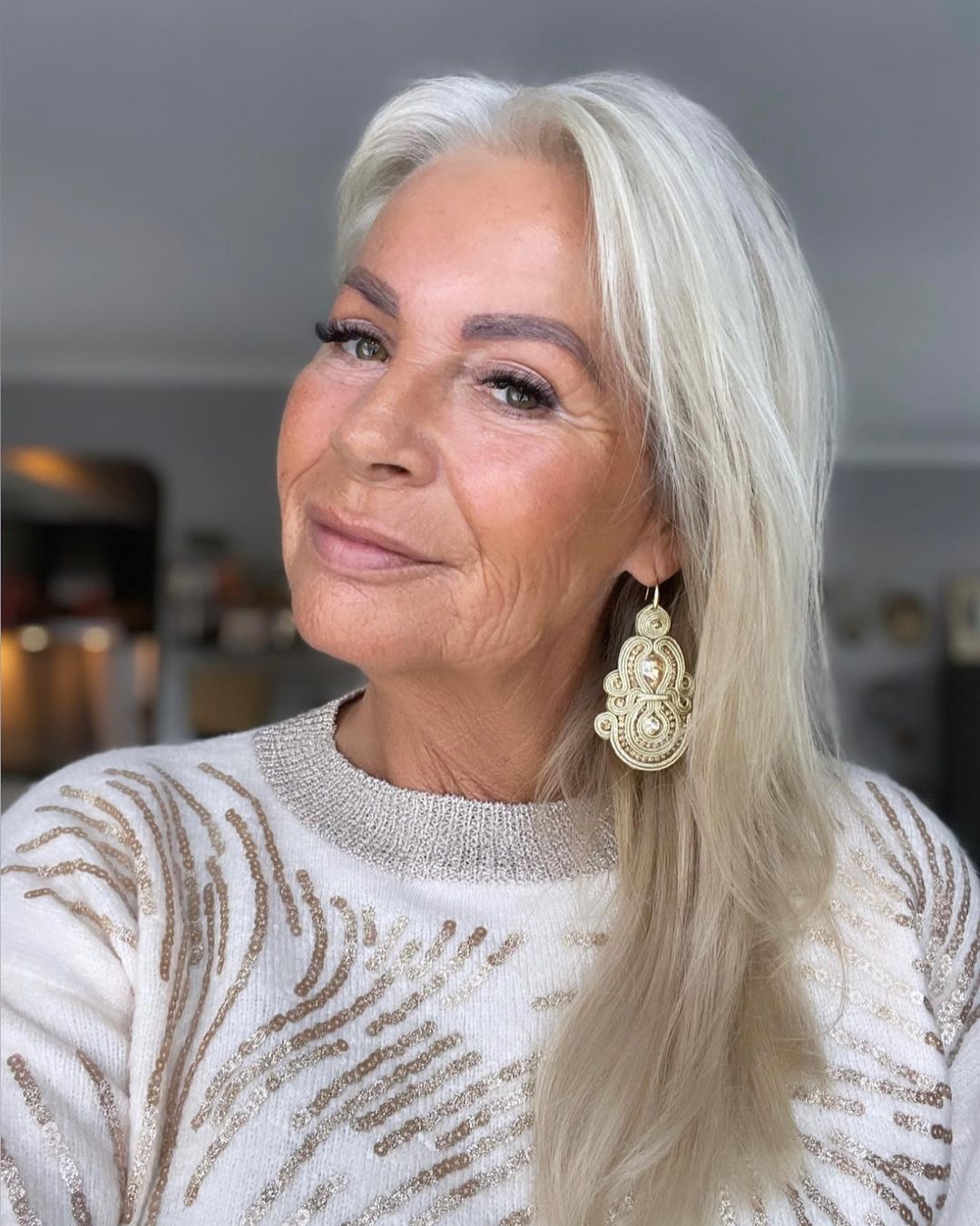 platinum blonde layers for women over 50