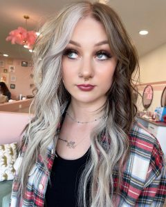 Half-Blonde Half-Brown Hair Will Give You It-Girl Vibes