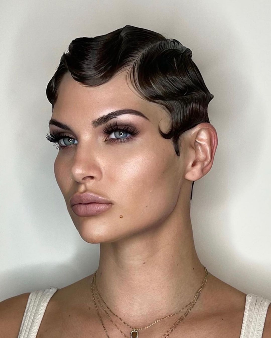 finger waves 1920s hairstyle