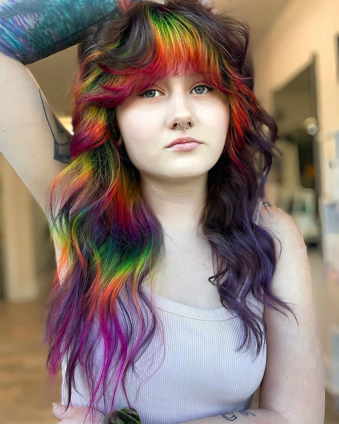 cabelo arco-íris em corte lobo