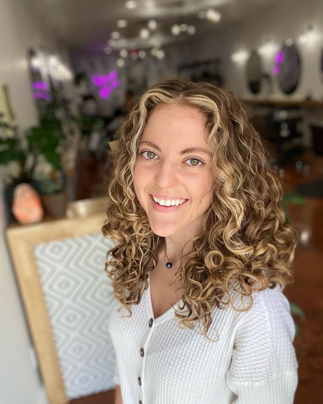 buttery curly balayage with money piece 