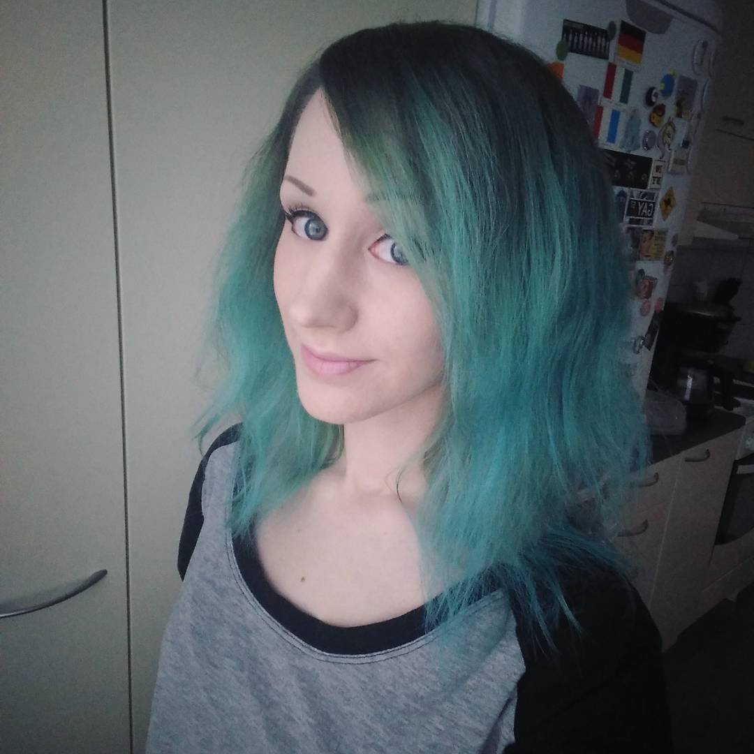 pastel minty teal short fluffy hair