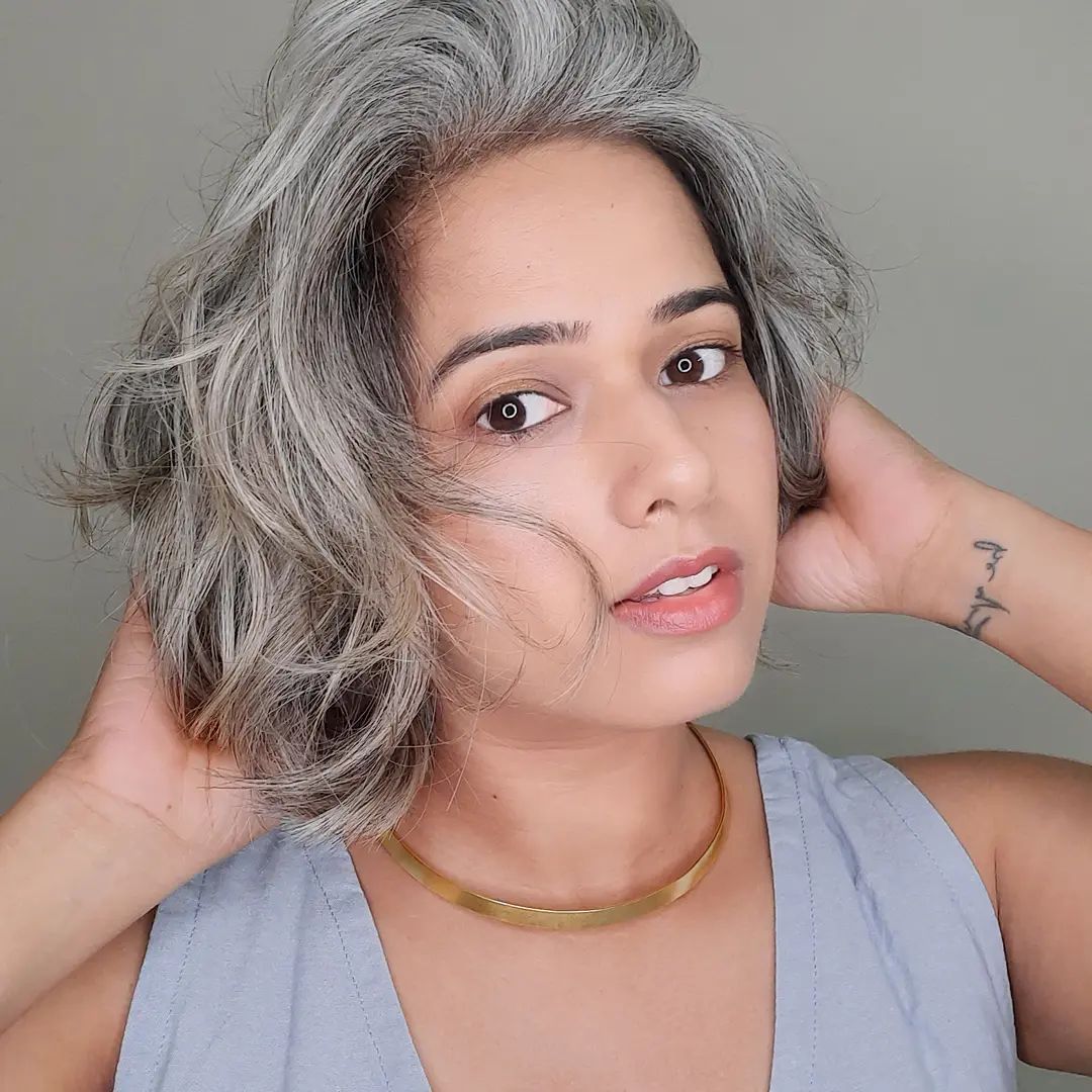 voluminous wavy short gray hair