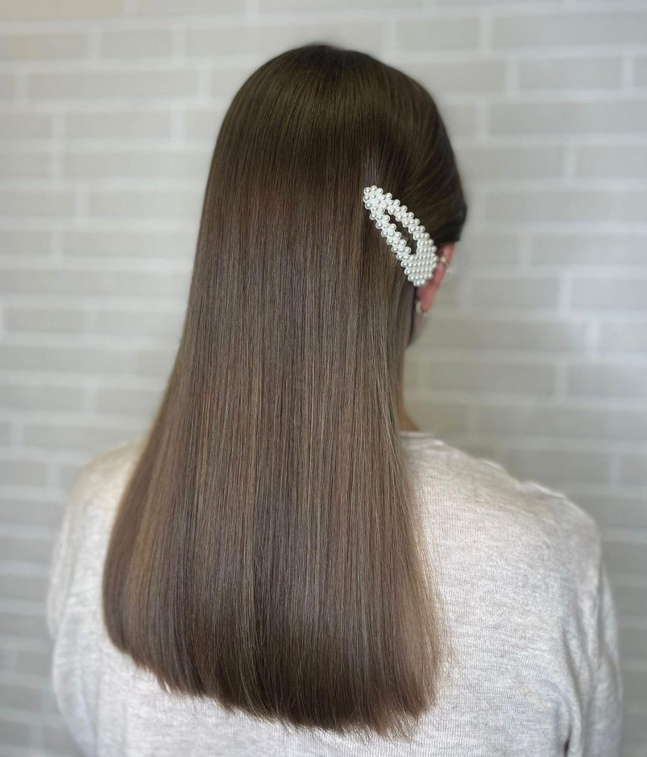 Mushroom Brown Hair Is The Minimalist Trend Of The Season