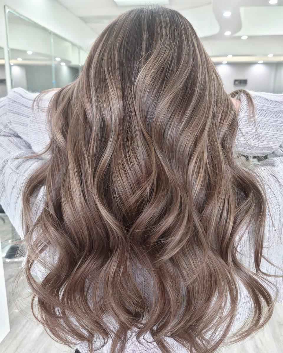 Mushroom Brown Hair Is The Minimalist Trend Of The Season