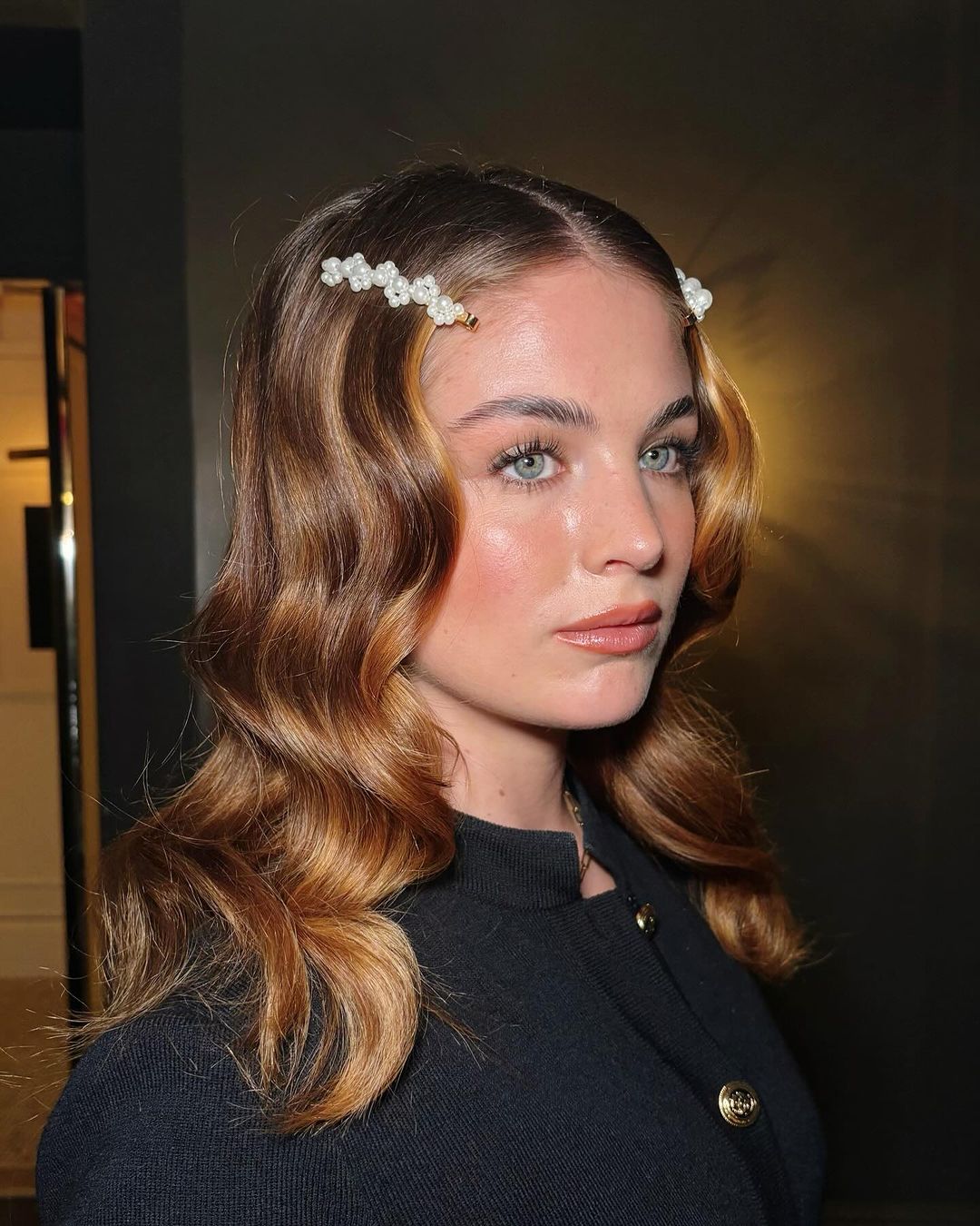 onde glam con barrette di perle