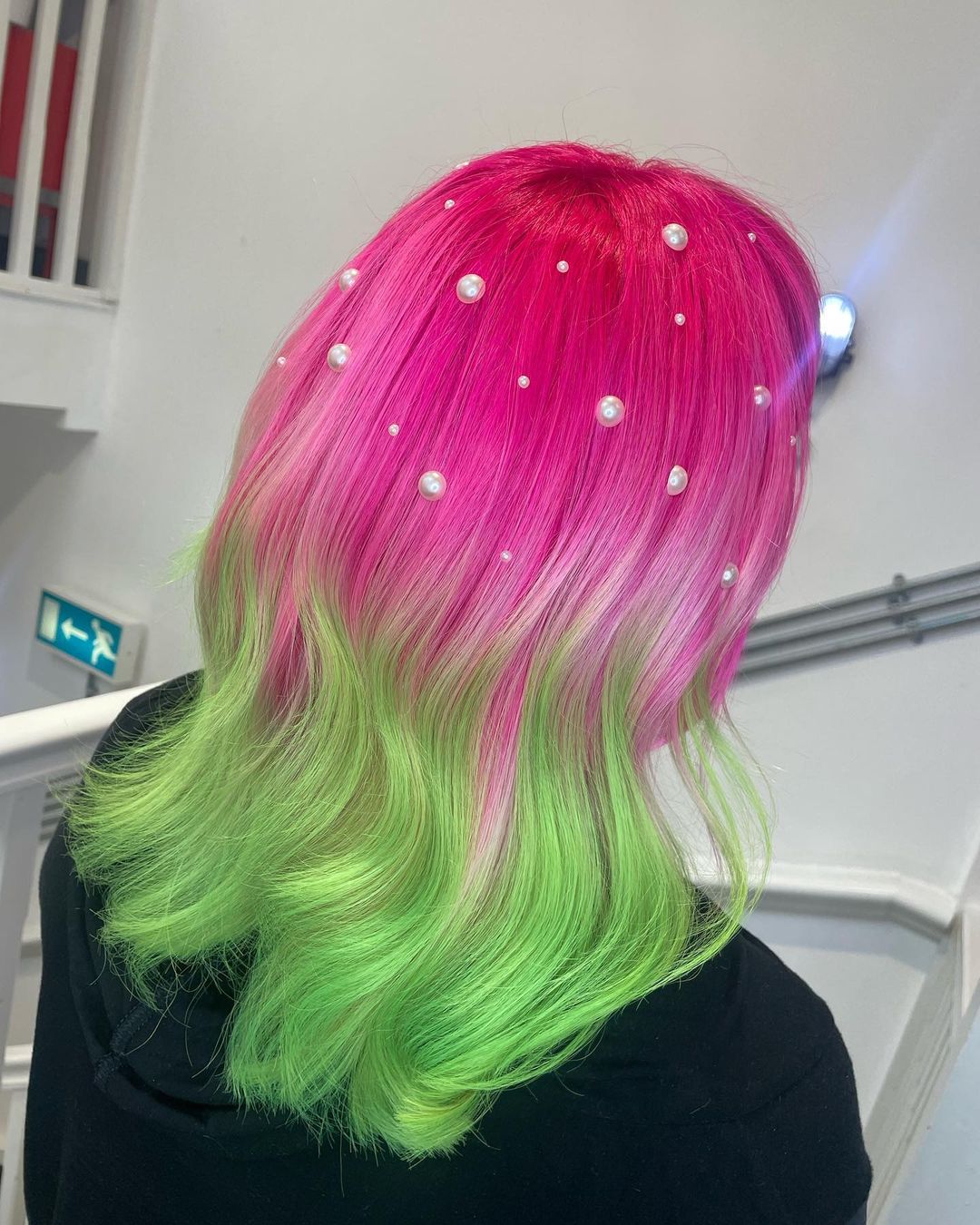 watermelon hair with pearls