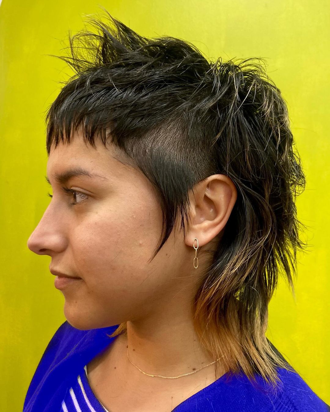 mullet pixie bronde con lati rasati