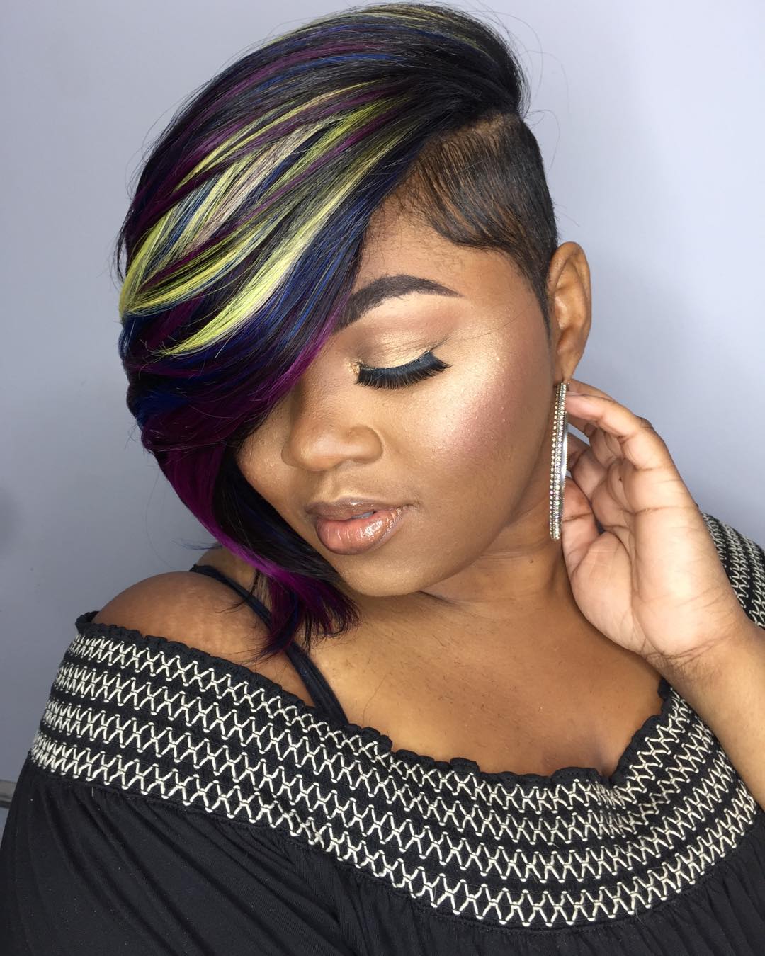 pixie cut color block con undercut laterale