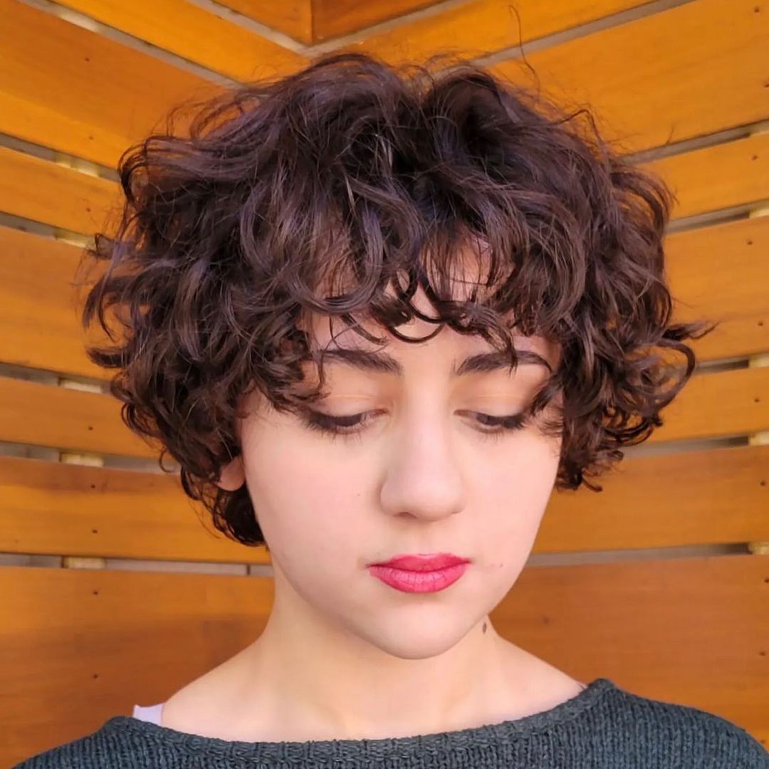 coupe pixie bouclée