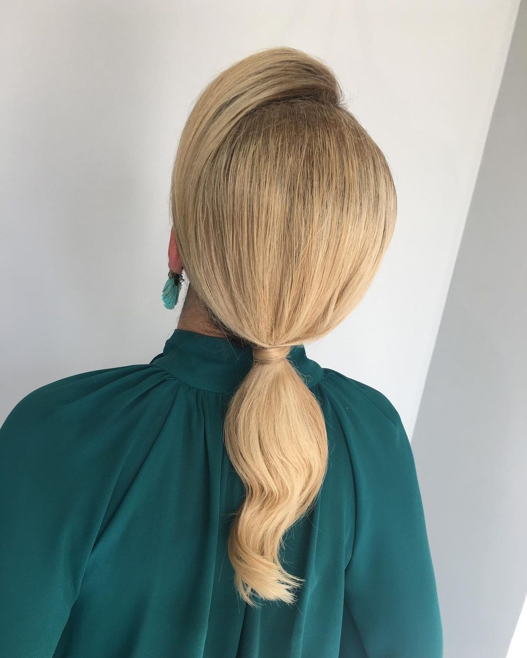 donkere wortels blond haar elegante paardenstaart