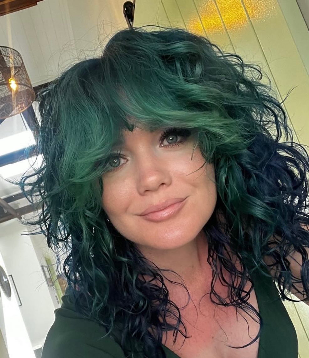 corte de pelo zorro rizado verde esmeralda