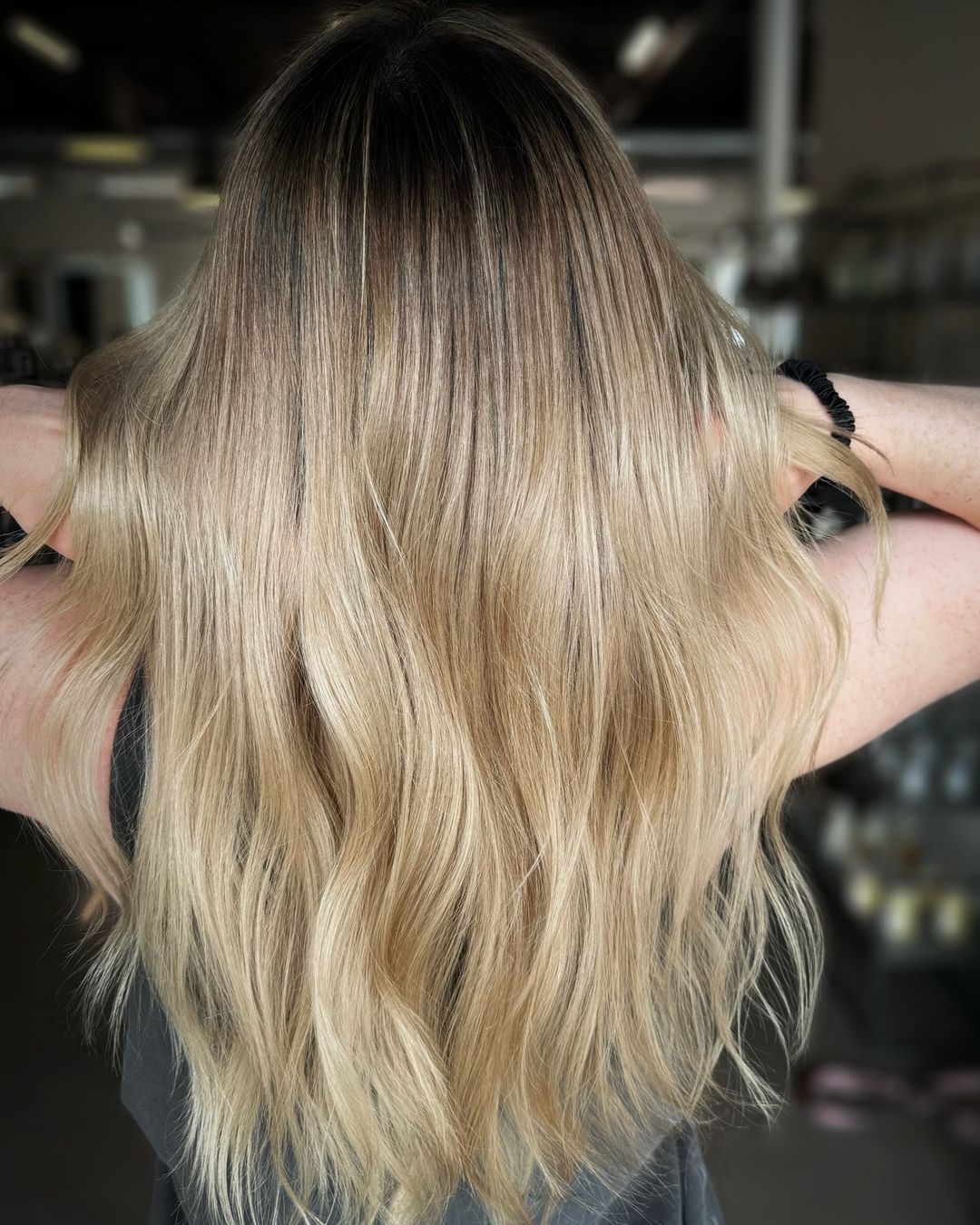 honey blonde hair with dark roots