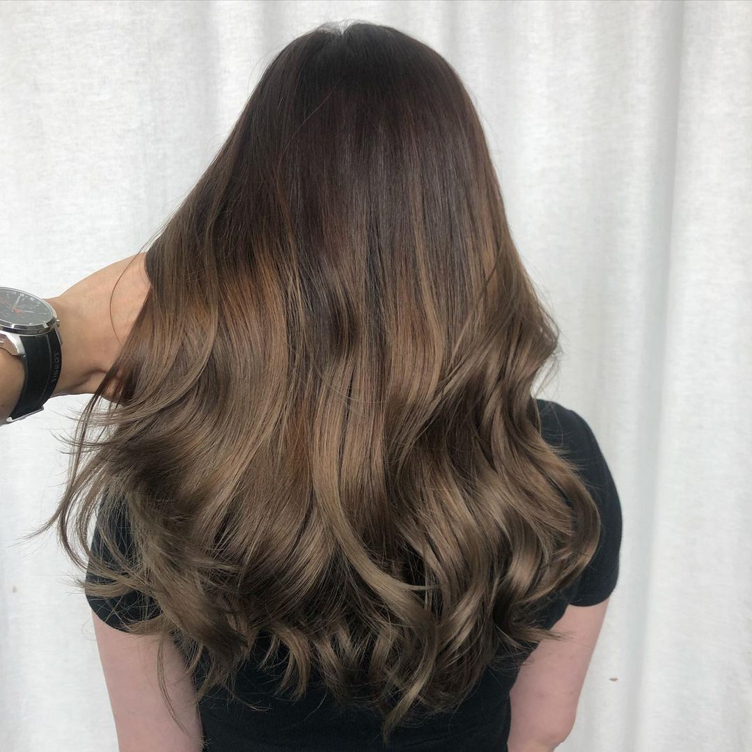 balayage brun clair à la cannelle