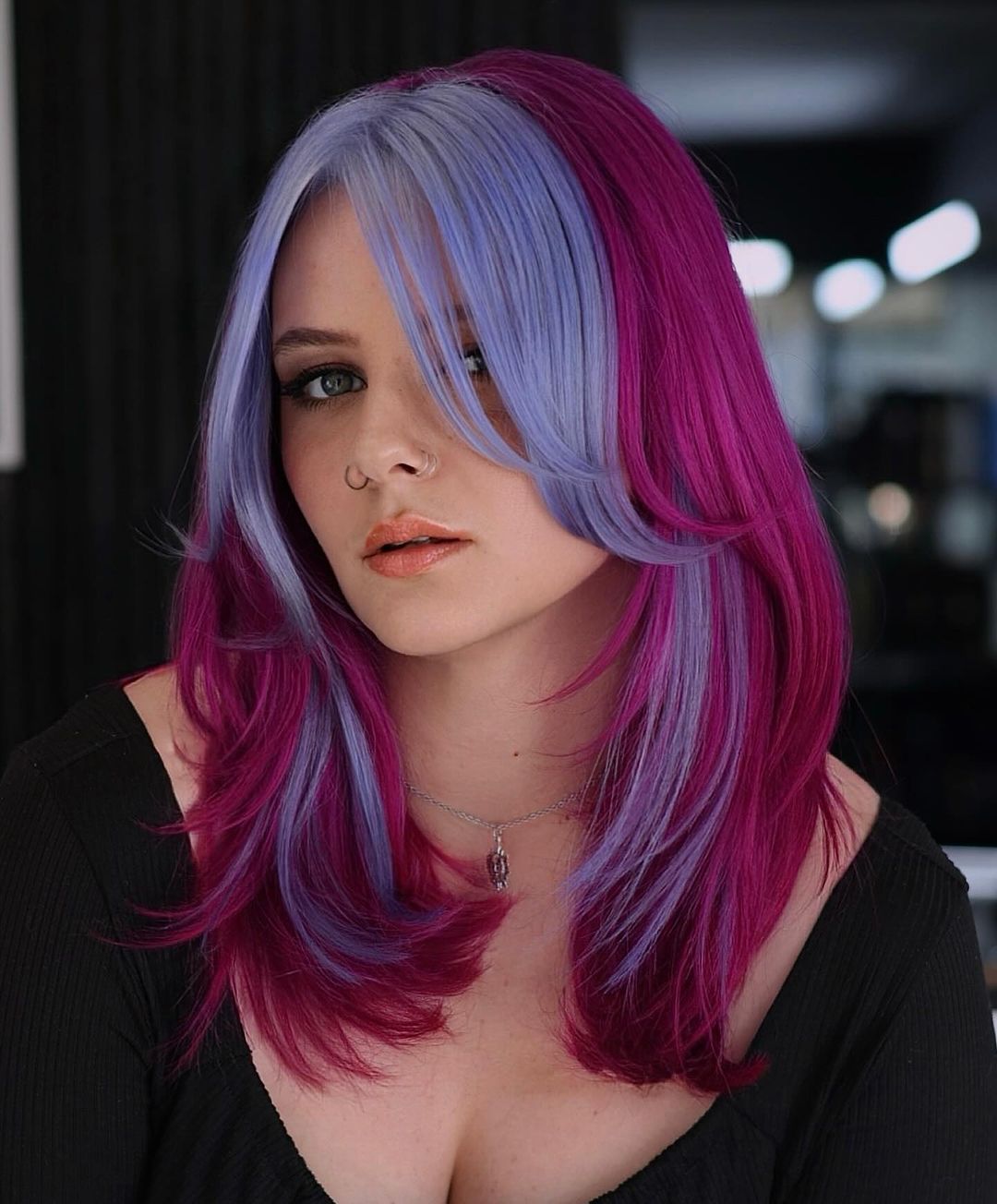 magenta pastel pelo morado