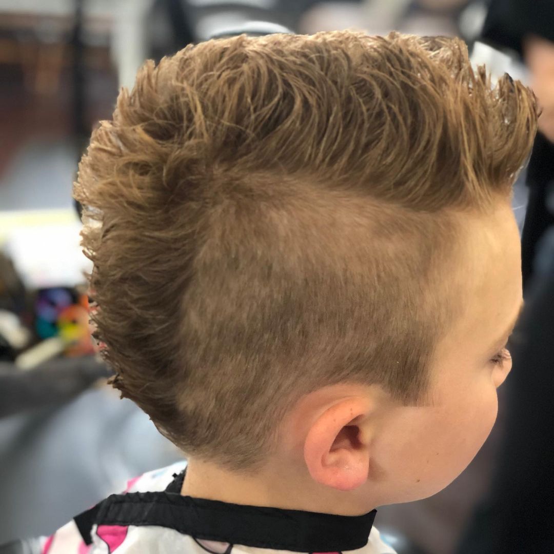 coupe de cheveux mohawk