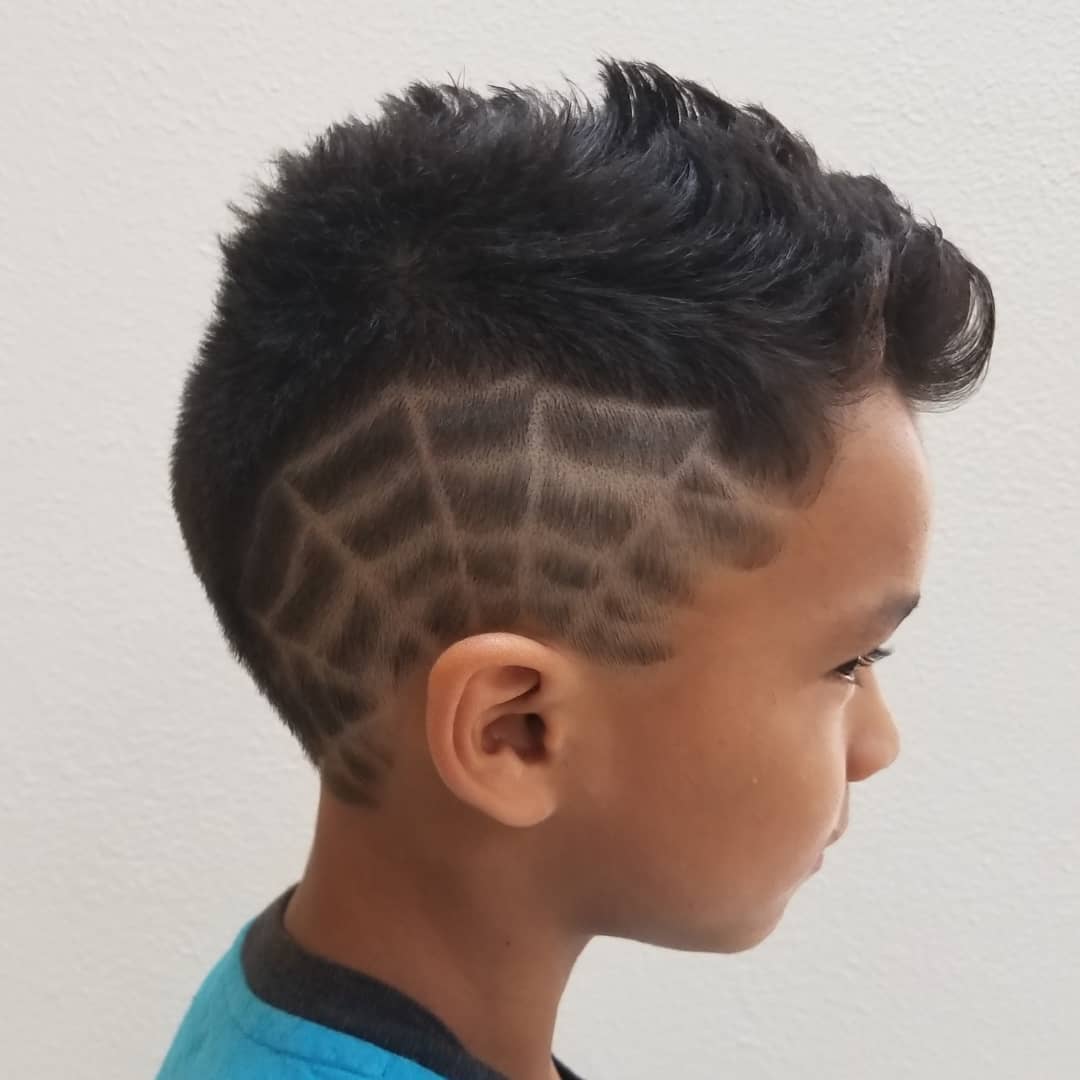 coupe de cheveux en toile d'araignée