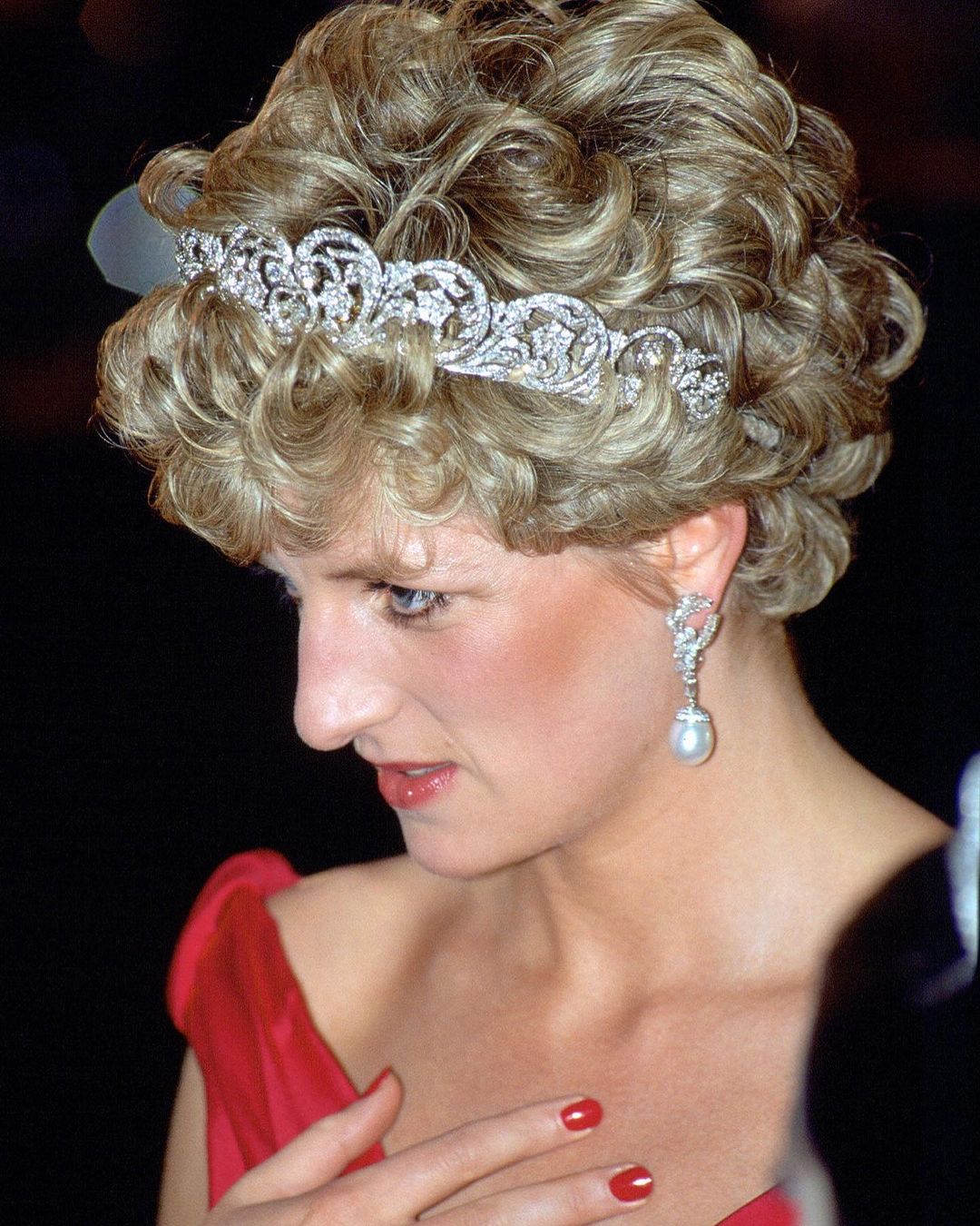 wavy pixie cut on princess Diana